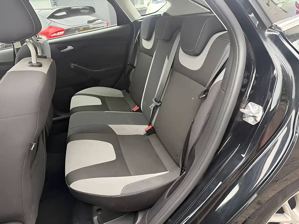 Used 2014 Ford Focus Zetec S Black - Interior and Exterior details 15