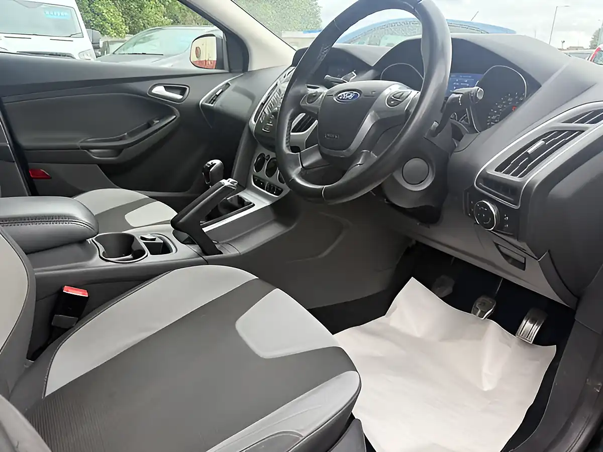 Used 2014 Ford Focus Zetec S Black - Interior and Exterior details 16
