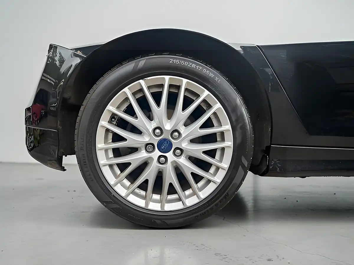 Used 2014 Ford Focus Zetec S Black - Interior and Exterior details 9