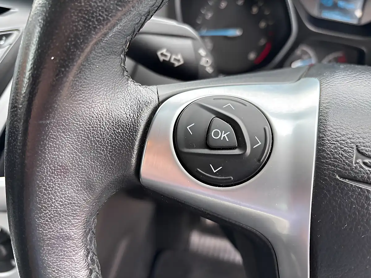 Used 2014 Ford Focus Zetec S Blue - Interior and Exterior details 12