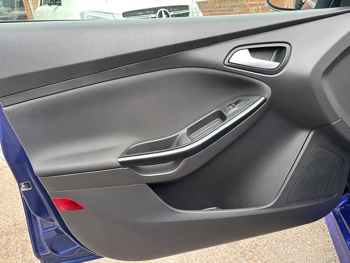 Used 2014 Ford Focus Zetec S Blue - Interior and Exterior details 14