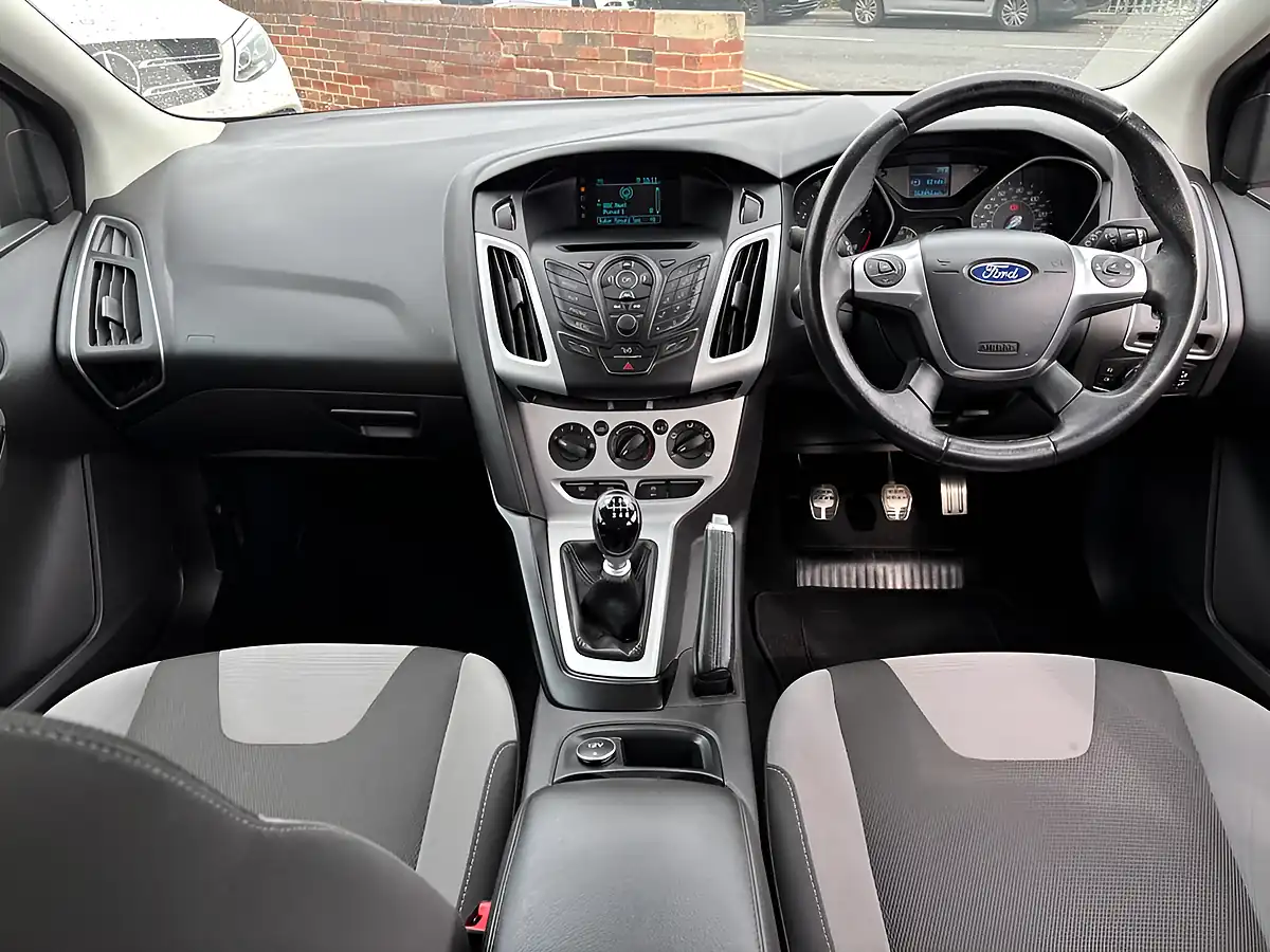Used 2014 Ford Focus Zetec S Blue - Interior and Exterior details 19