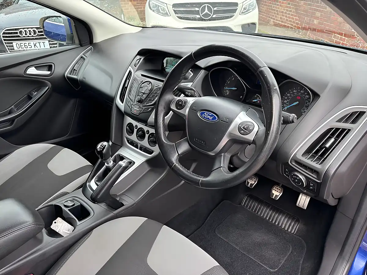 Used 2014 Ford Focus Zetec S Blue - Interior and Exterior details 20