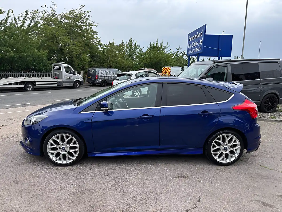 Used 2014 Ford Focus Zetec S Blue - Interior and Exterior details 9