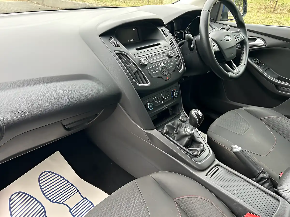Used 2014 Ford Focus Zetec S Blue - Interior and Exterior details 13