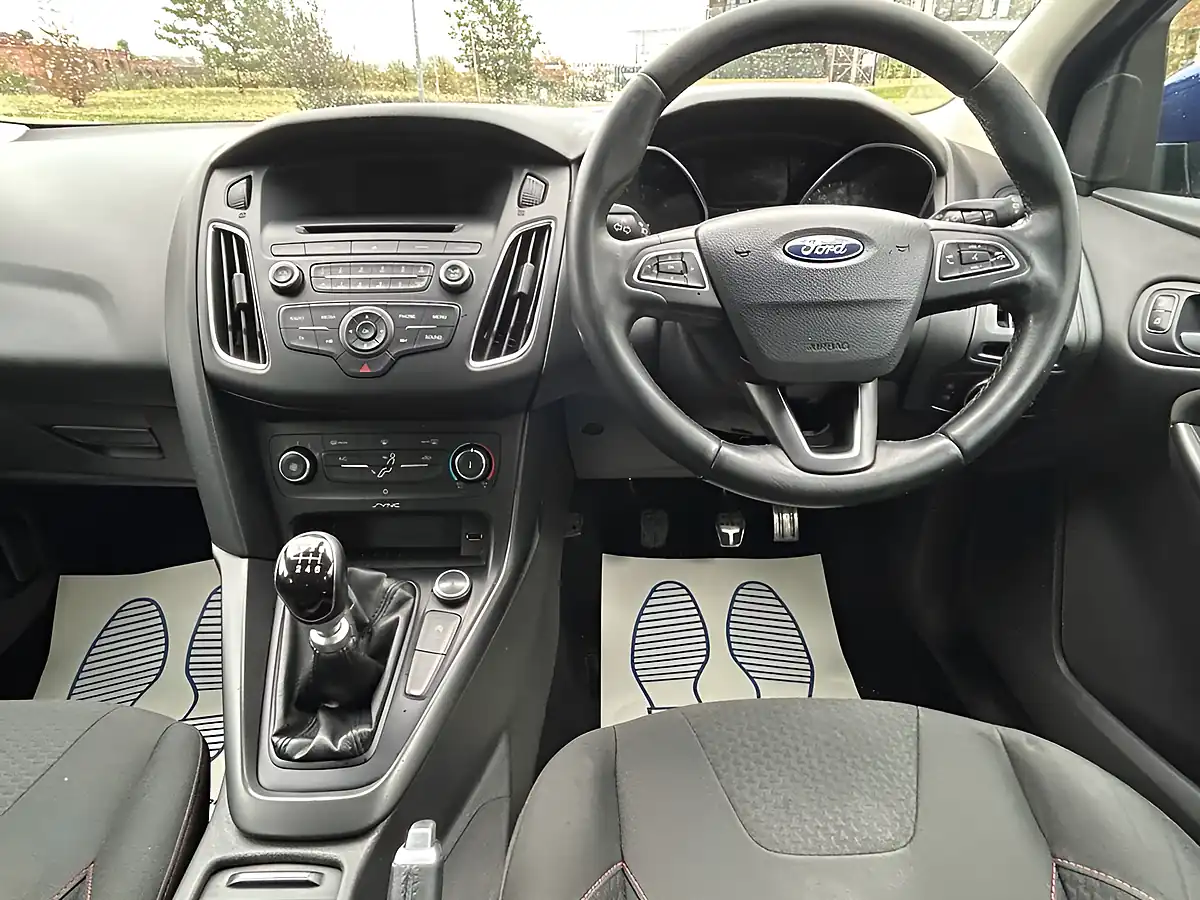Used 2014 Ford Focus Zetec S Blue - Interior and Exterior details 15