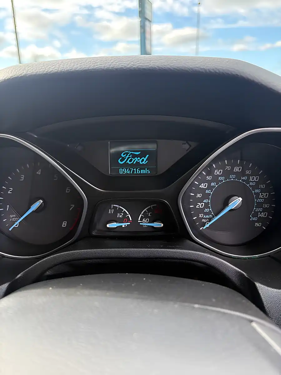 Used 2014 Ford Focus Zetec S Red - Interior and Exterior details 11