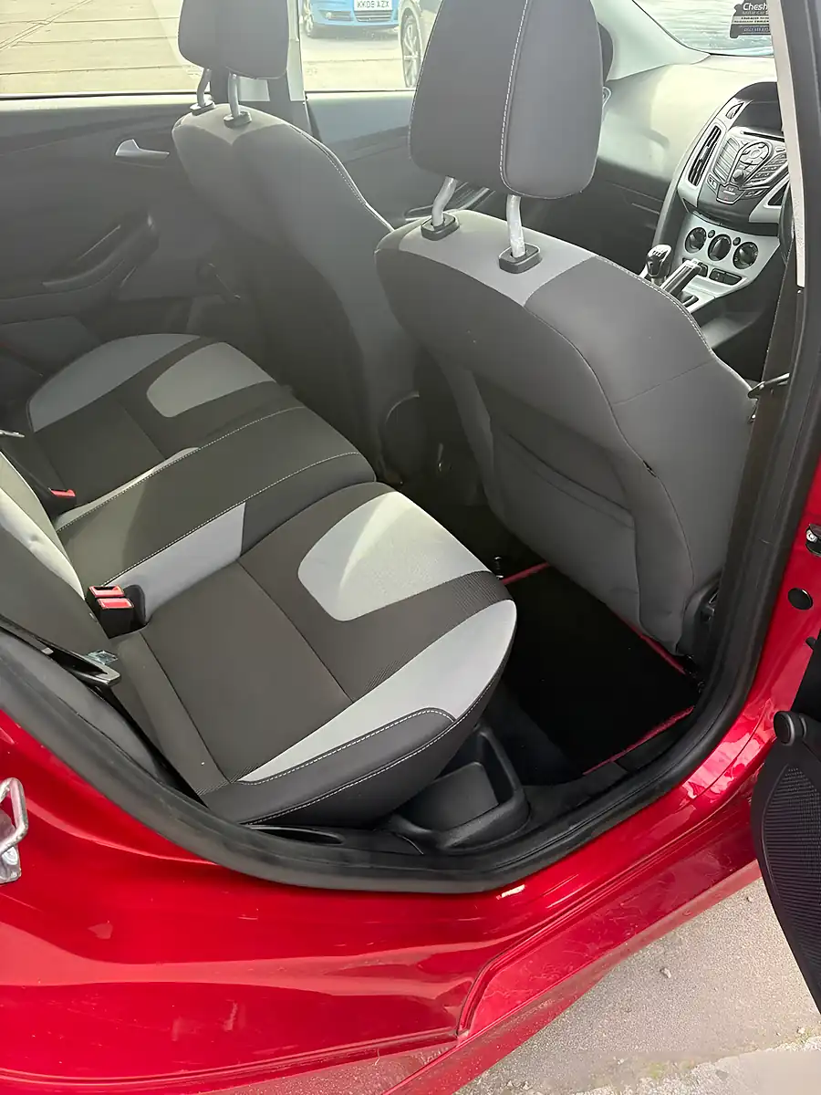 Used 2014 Ford Focus Zetec S Red - Interior and Exterior details 8