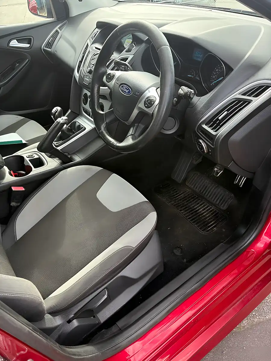 Used 2014 Ford Focus Zetec S Red - Interior and Exterior details 9