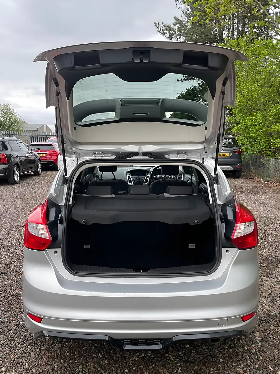 Used 2014 Ford Focus Zetec S Silver - Interior and Exterior details 11