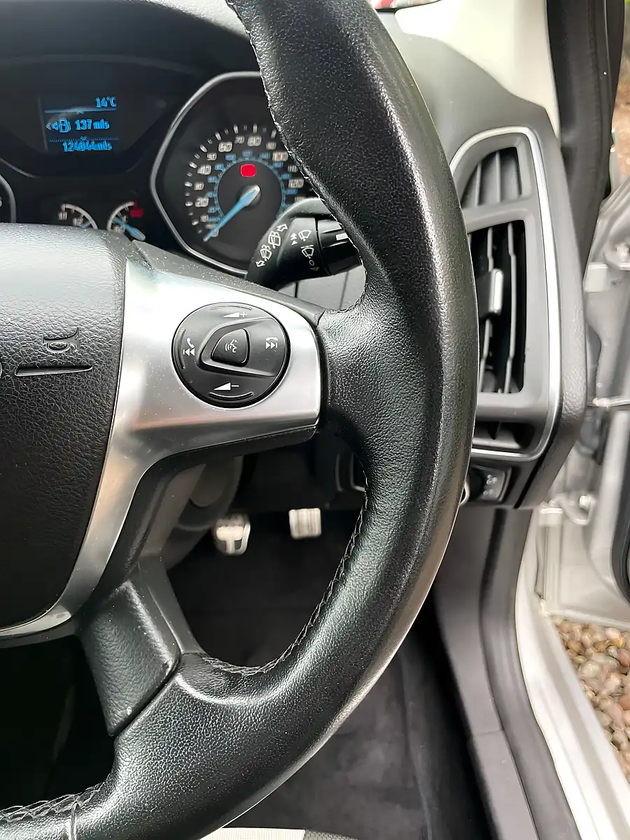 Used 2014 Ford Focus Zetec S Silver - Interior and Exterior details 18