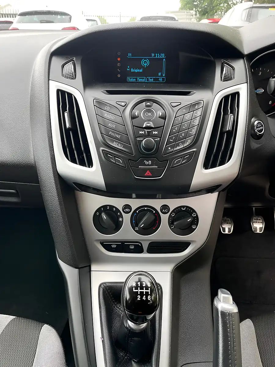 Used 2014 Ford Focus Zetec S Silver - Interior and Exterior details 19