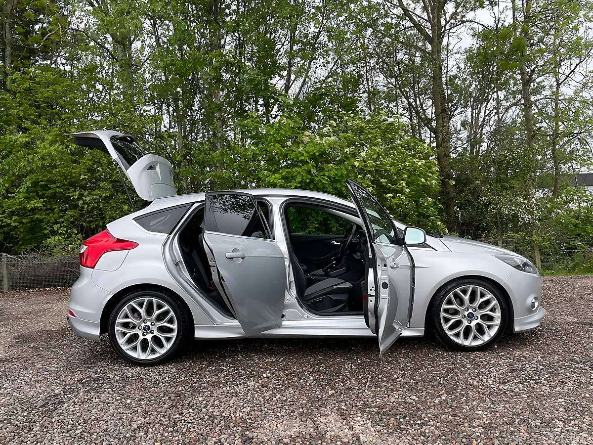 Used 2014 Ford Focus Zetec S Silver - Interior and Exterior details 7
