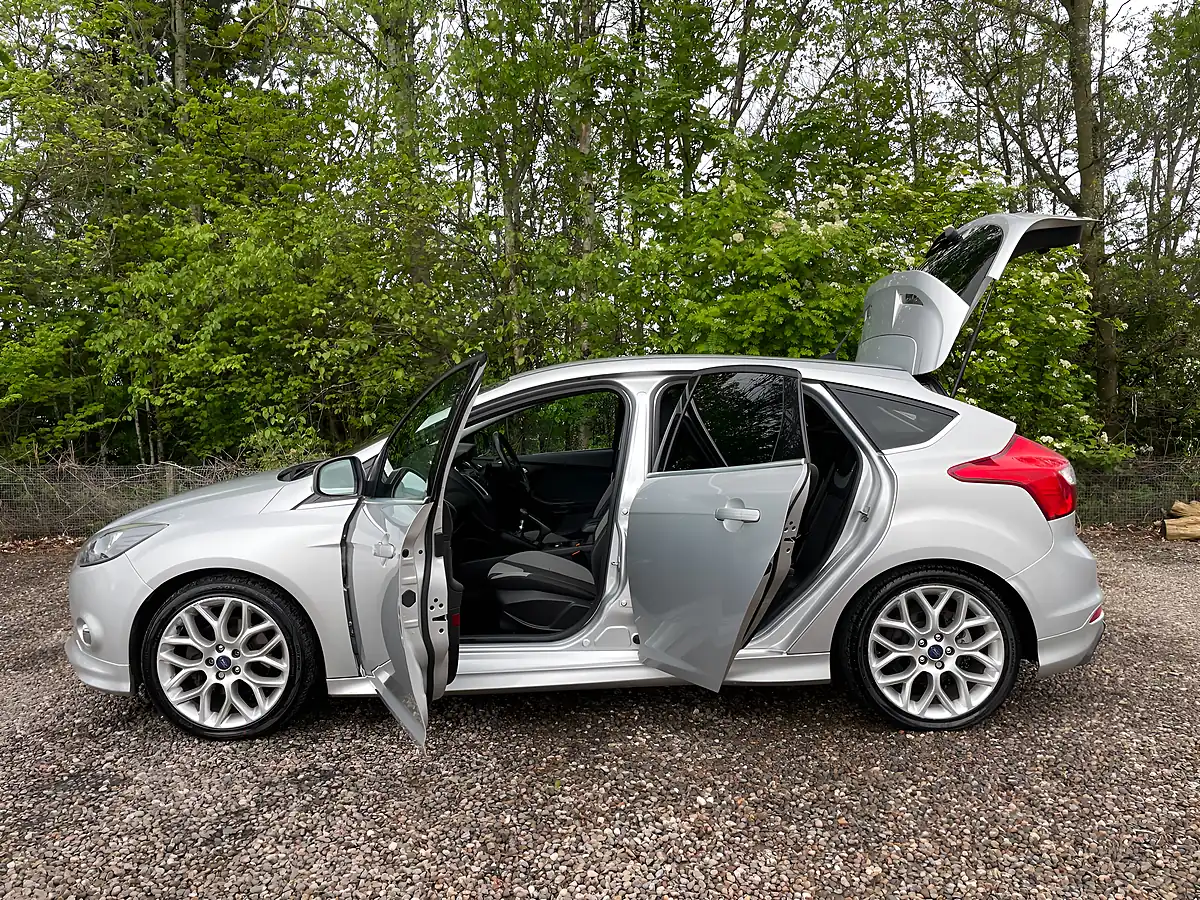 Used 2014 Ford Focus Zetec S Silver - Interior and Exterior details 8