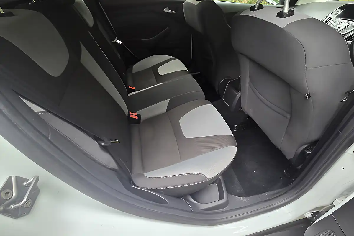 Used 2014 Ford Focus Zetec White - Interior and Exterior details 13