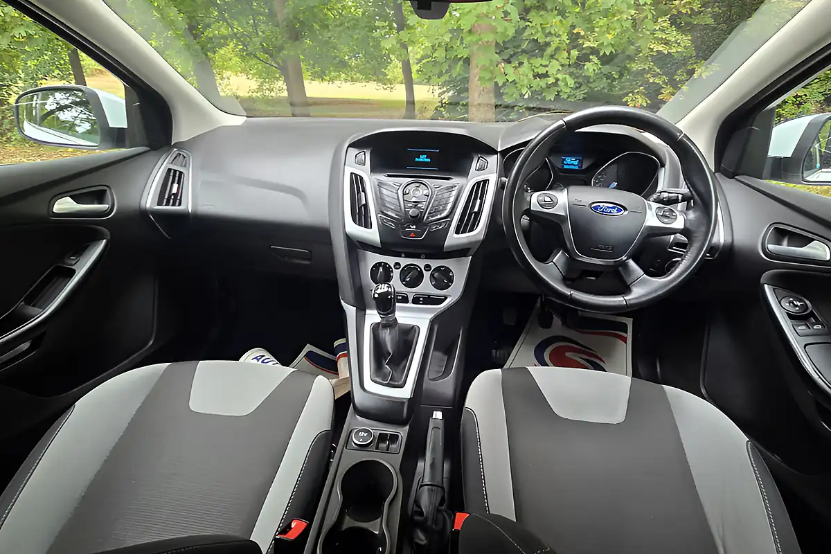 Used 2014 Ford Focus Zetec White - Interior and Exterior details 14