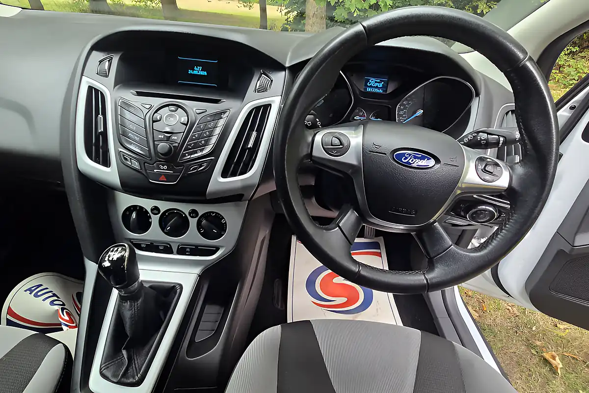 Used 2014 Ford Focus Zetec White - Interior and Exterior details 20