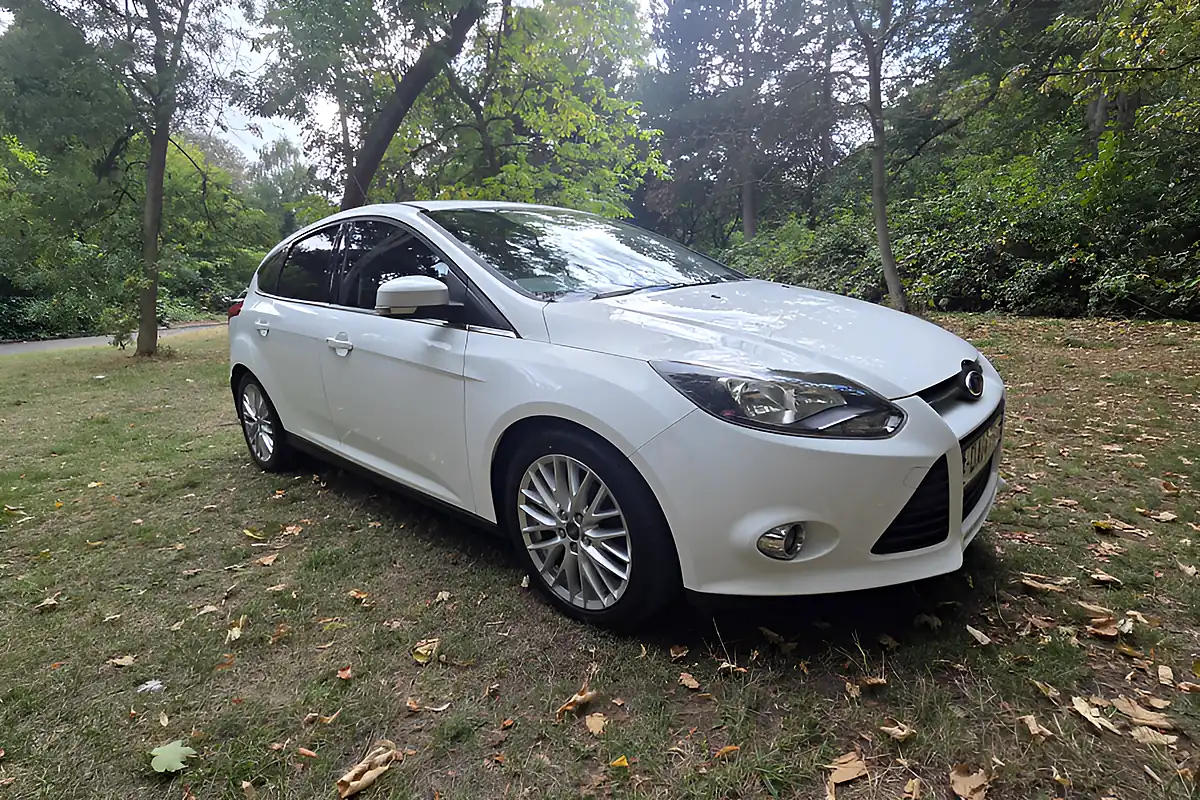 Used 2014 Ford Focus Zetec White - Interior and Exterior details 3