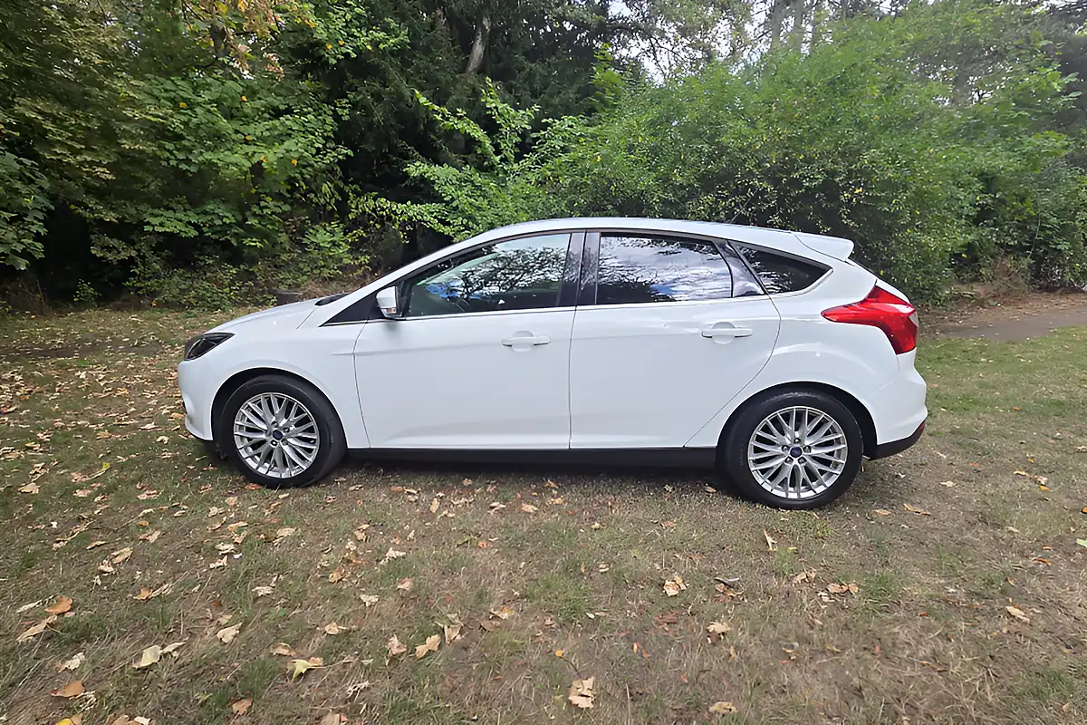 Used 2014 Ford Focus Zetec White - Interior and Exterior details 9