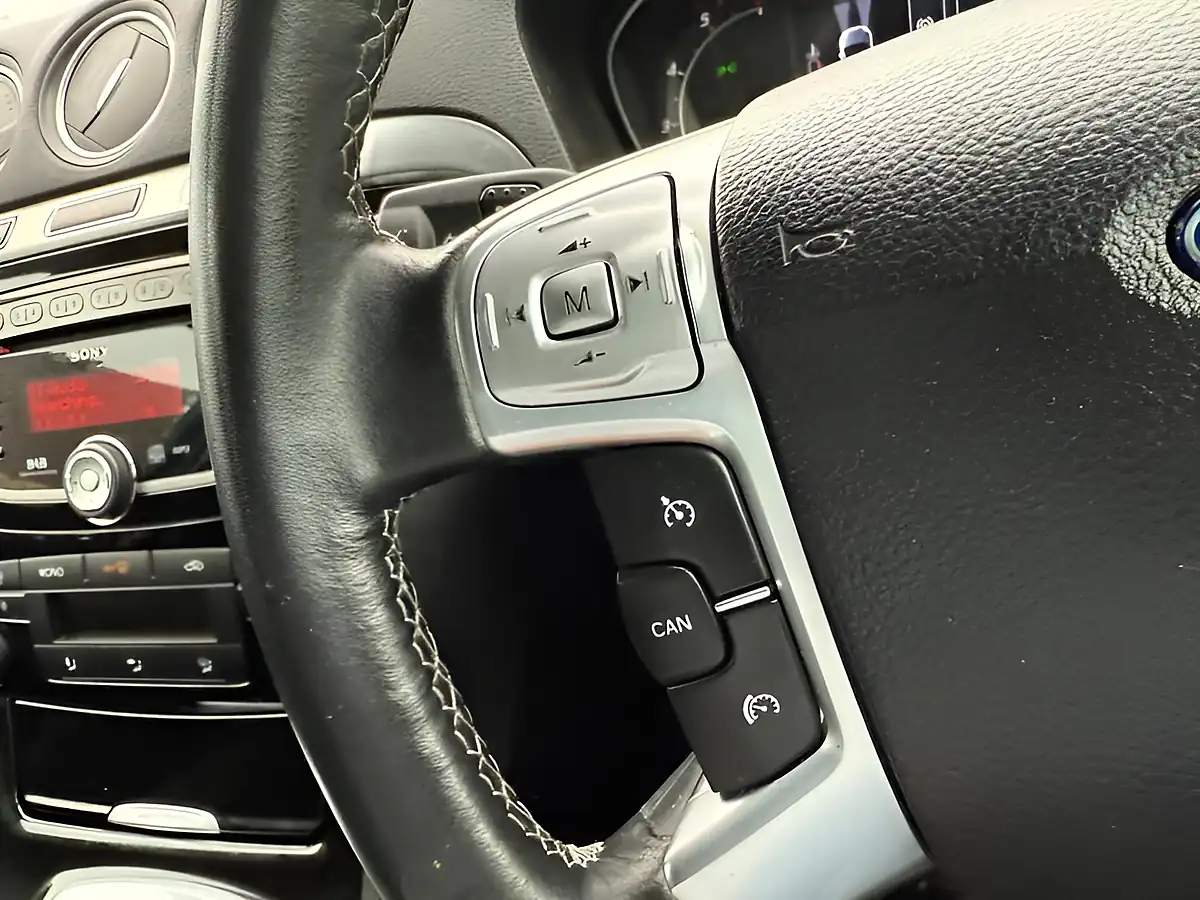 Used 2014 Ford Galaxy Titanium Silver - Interior and Exterior details 17