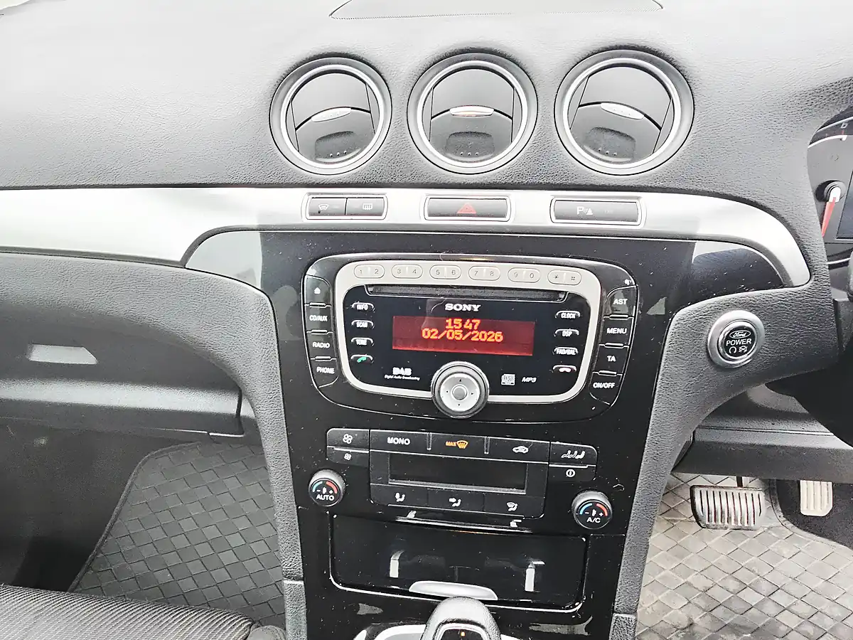 Used 2014 Ford Galaxy Titanium White - Interior and Exterior details 12