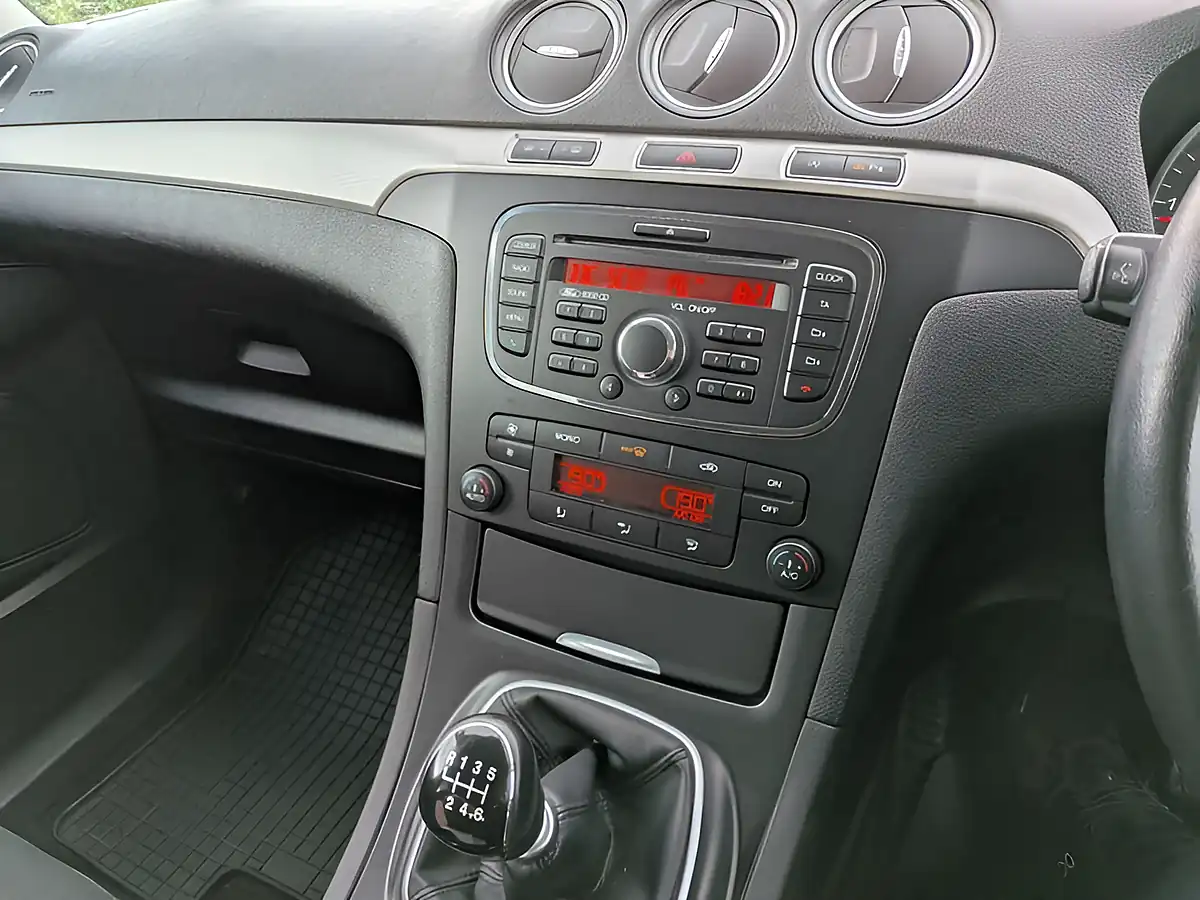 Used 2014 Ford Galaxy Zetec Silver - Interior and Exterior details 10