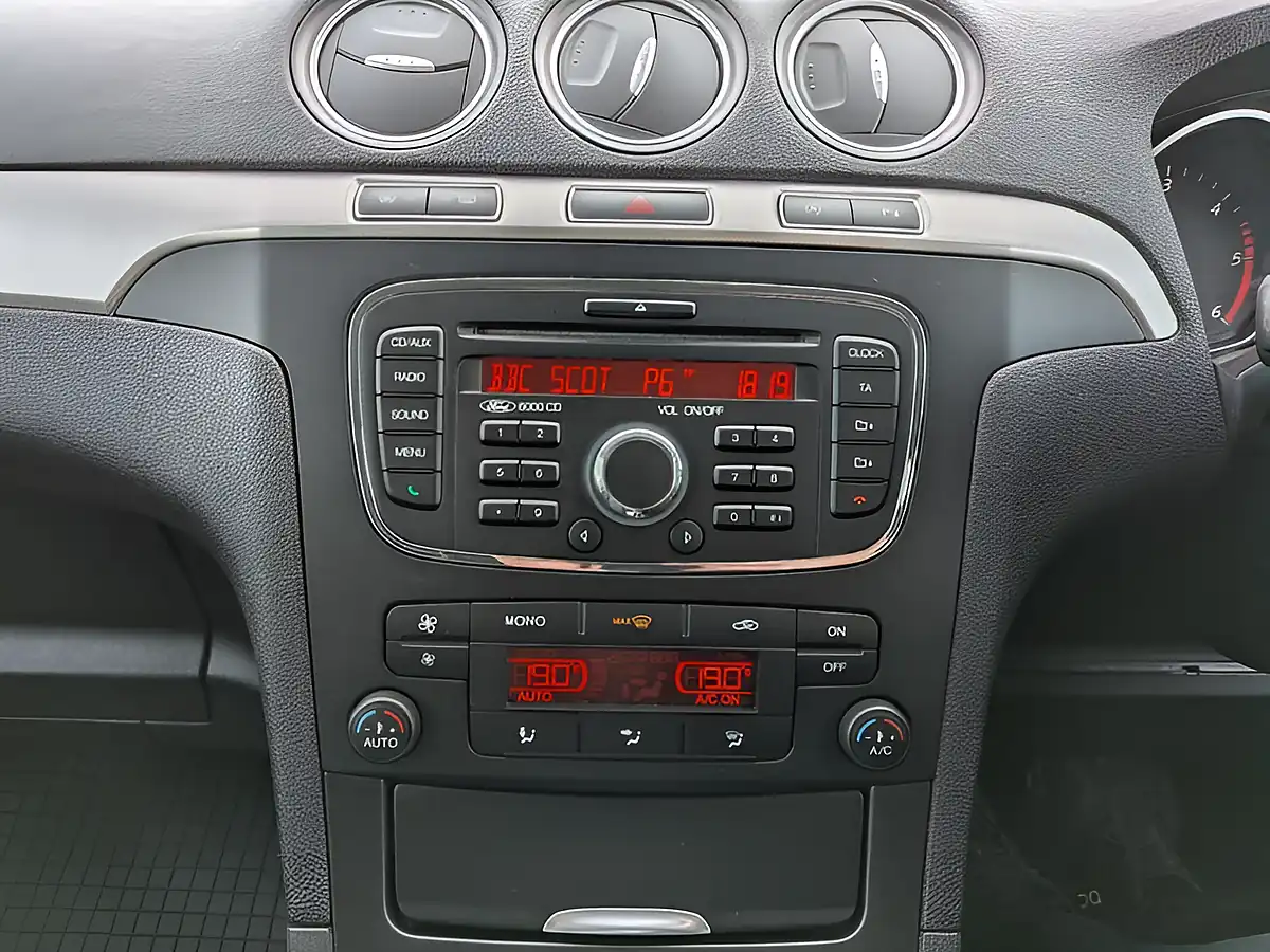 Used 2014 Ford Galaxy Zetec Silver - Interior and Exterior details 11