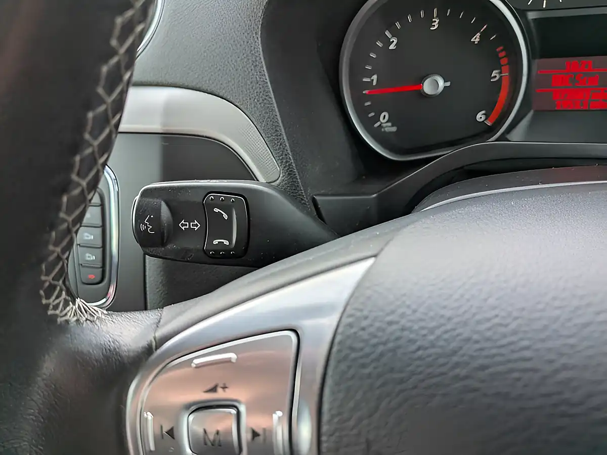 Used 2014 Ford Galaxy Zetec Silver - Interior and Exterior details 13