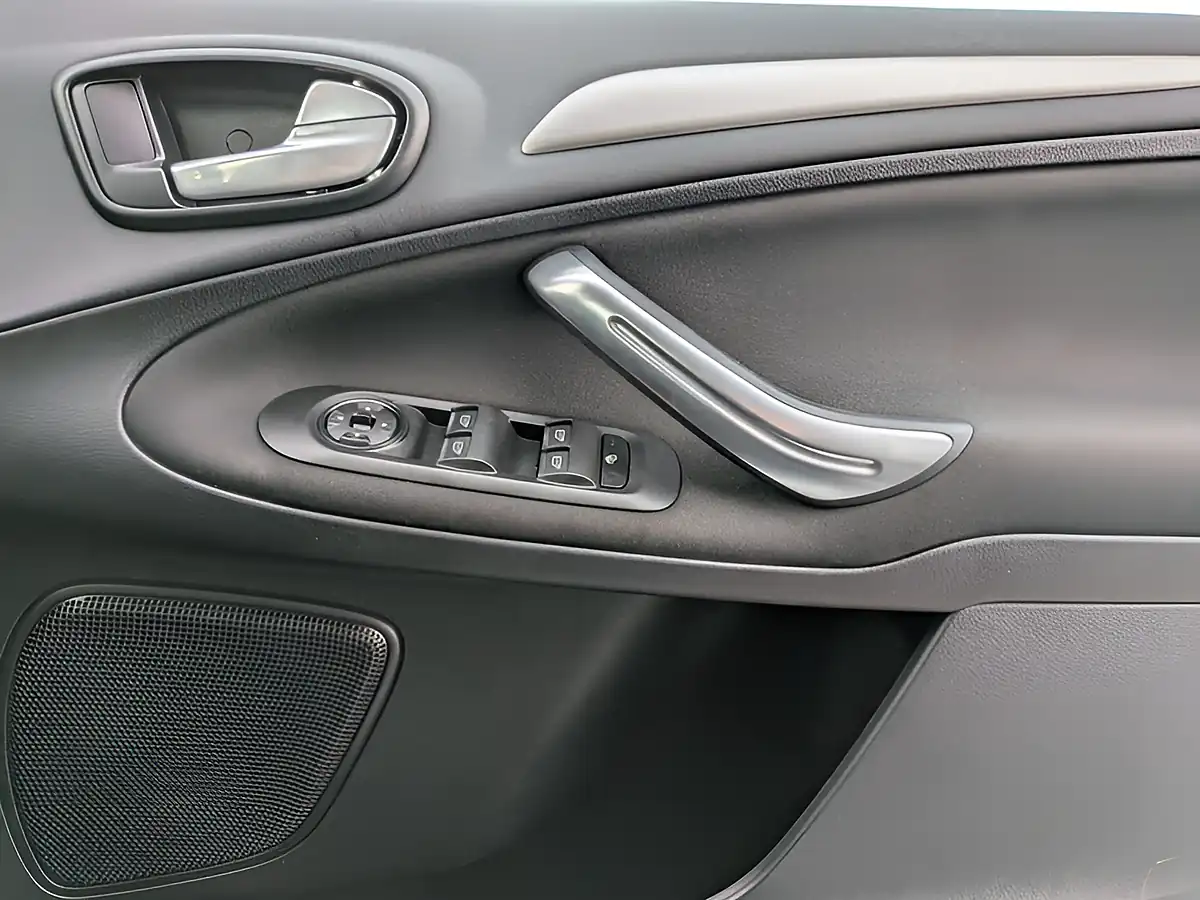 Used 2014 Ford Galaxy Zetec Silver - Interior and Exterior details 15