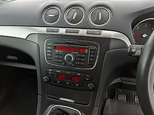 Used 2014 Ford Galaxy Zetec Silver - Interior and Exterior details 17