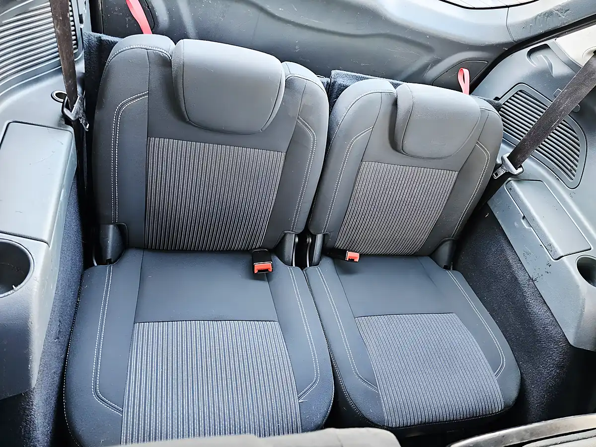 Used 2014 Ford Grand C-Max Titanium Silver - Interior and Exterior details 8