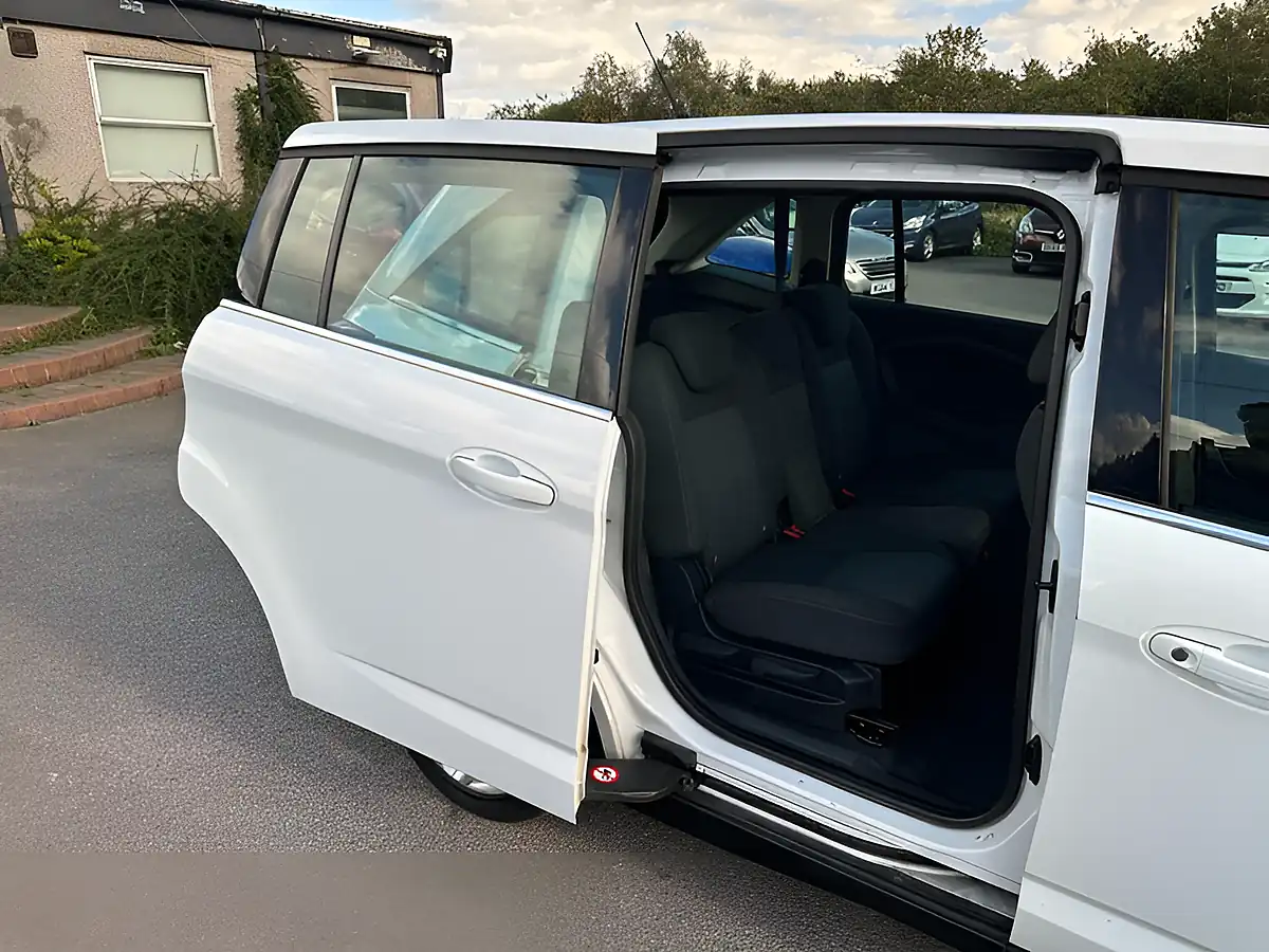 Used 2014 Ford Grand C-Max Zetec White - Interior and Exterior details 18