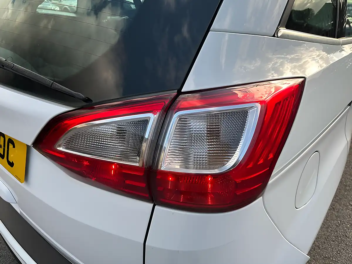 Used 2014 Ford Grand C-Max Zetec White - Interior and Exterior details 9