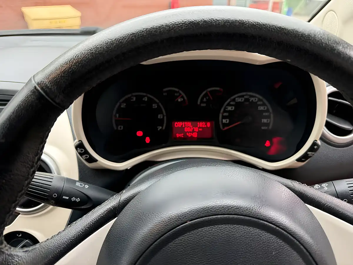 Used 2014 Ford Ka 3 Door Red - Interior and Exterior details 5