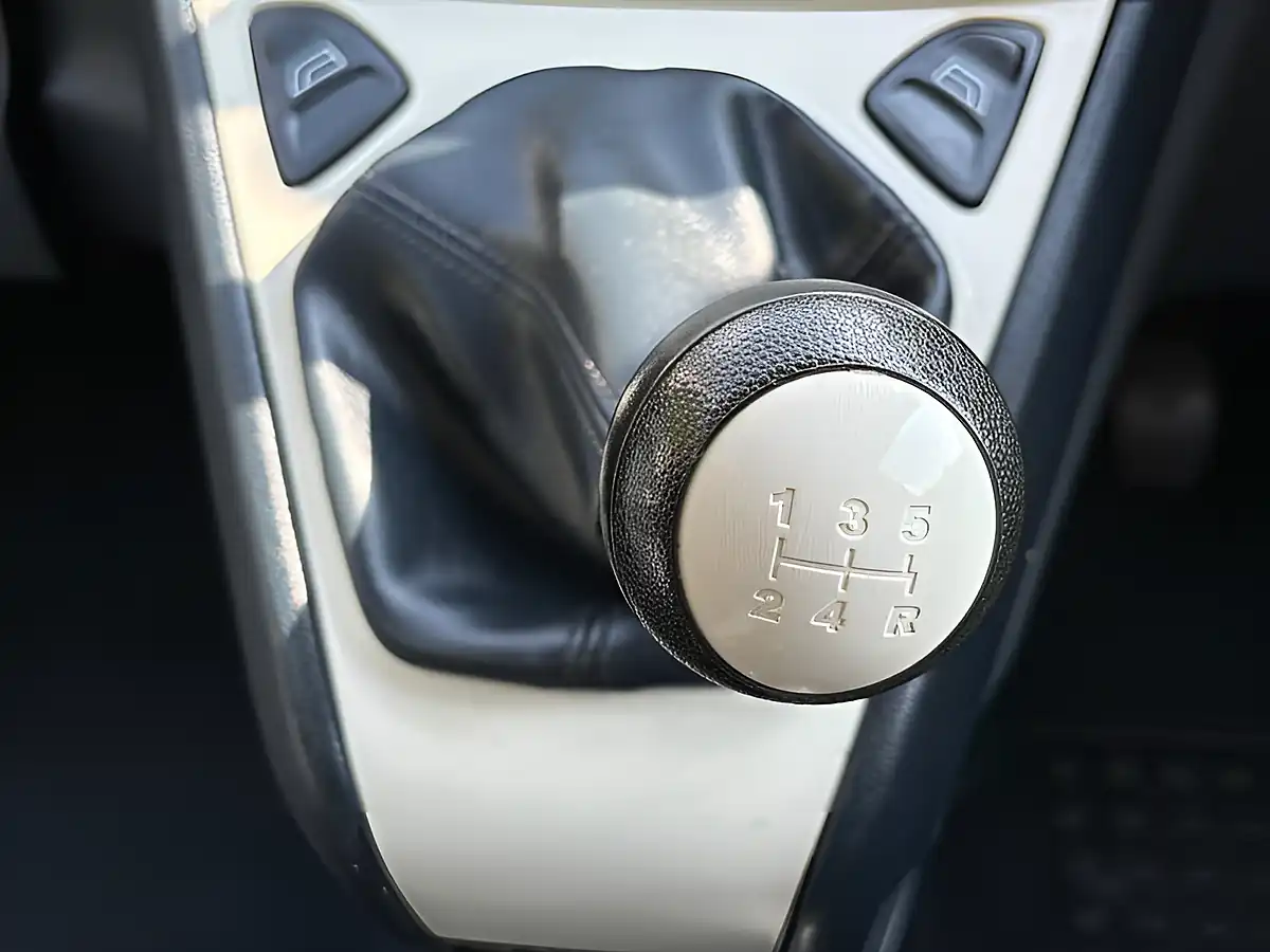 Used 2014 Ford Ka Edge Blue - Interior and Exterior details 13