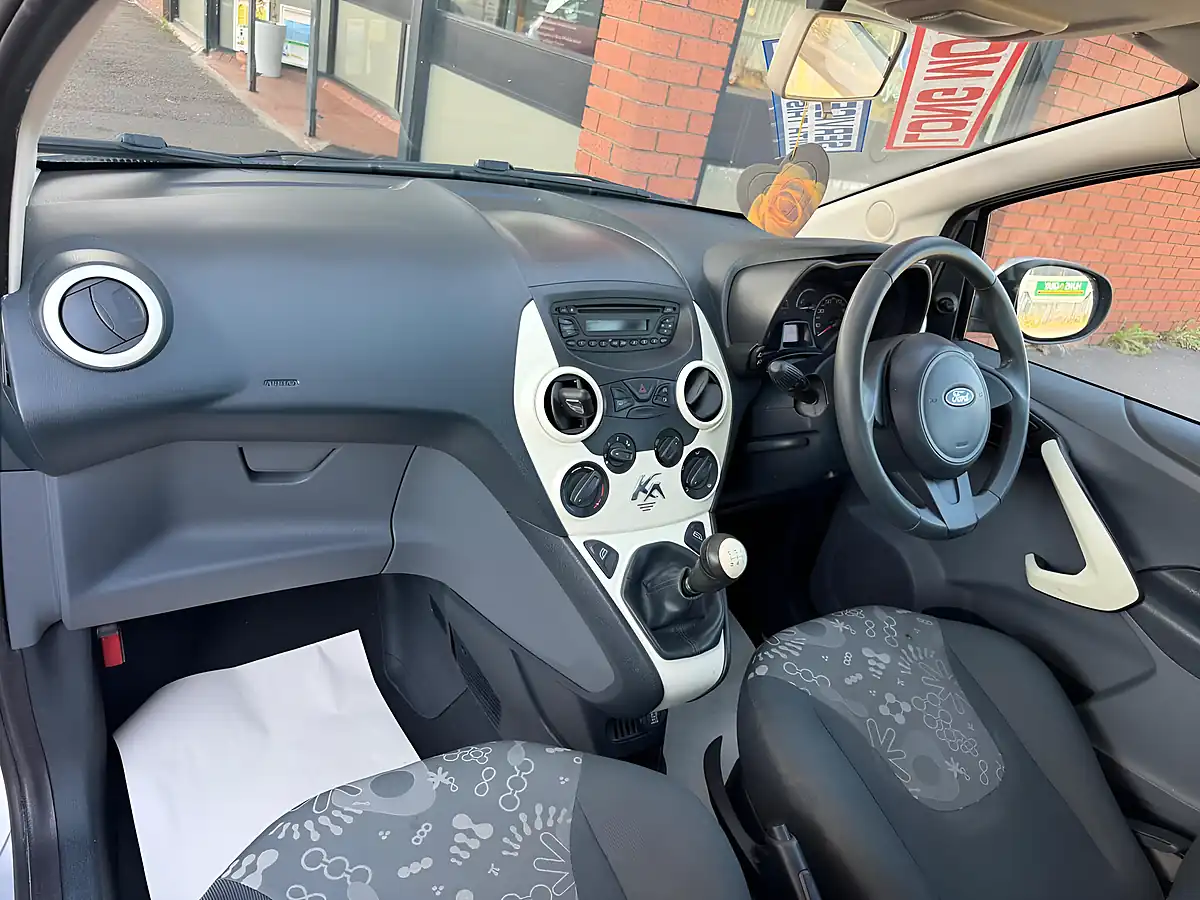 Used 2014 Ford Ka Edge Silver - Interior and Exterior details 14