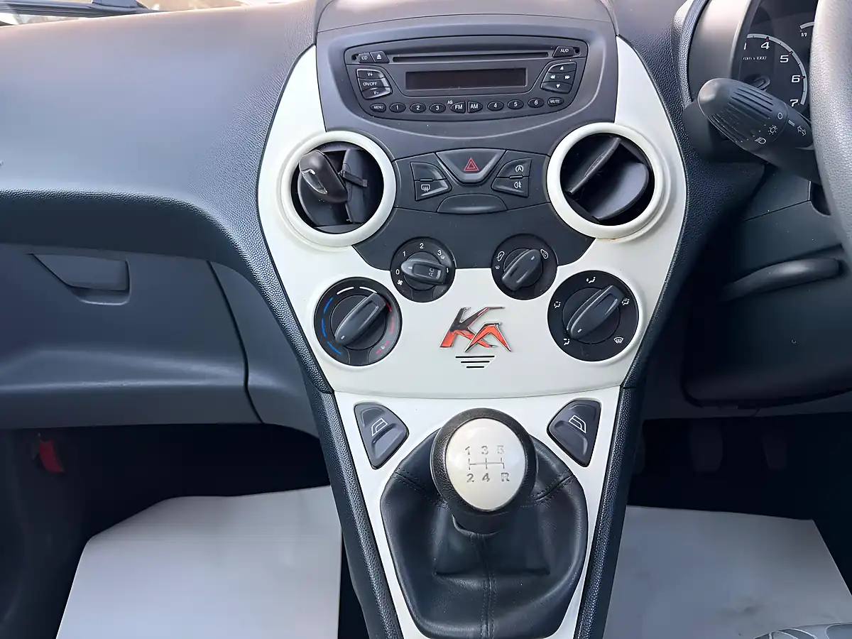 Used 2014 Ford Ka Edge Silver - Interior and Exterior details 17