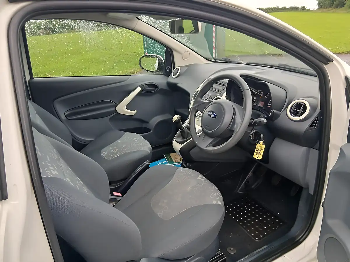 Used 2014 Ford Ka Edge White - Interior and Exterior details 11