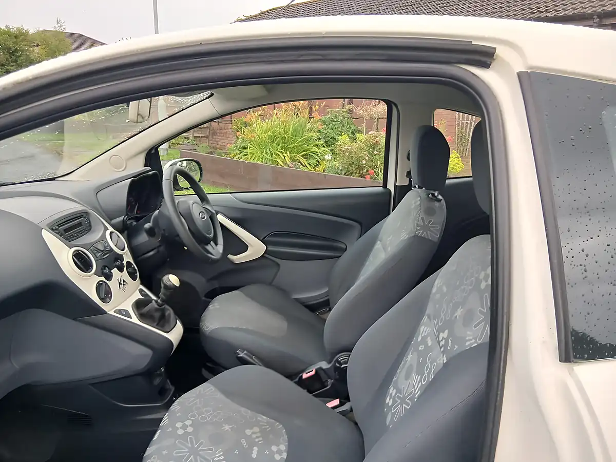 Used 2014 Ford Ka Edge White - Interior and Exterior details 16