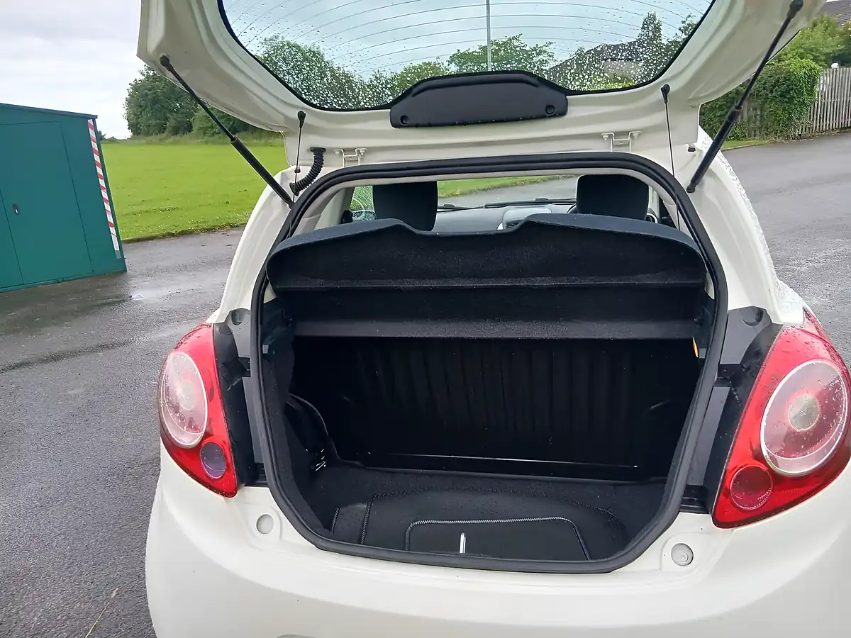 Used 2014 Ford Ka Edge White - Interior and Exterior details 9