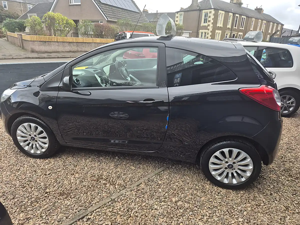 Used 2014 Ford Ka Zetec Black - Interior and Exterior details 3