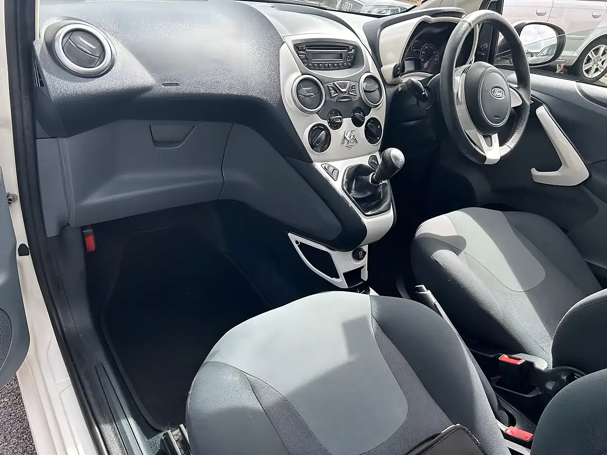 Used 2014 Ford Ka Zetec White - Interior and Exterior details 16