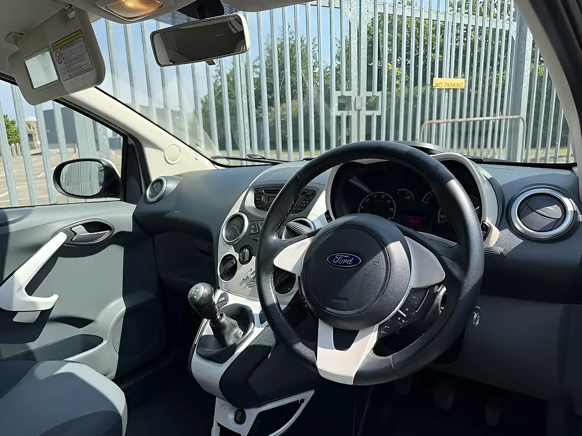 Used 2014 Ford Ka Zetec White - Interior and Exterior details 3
