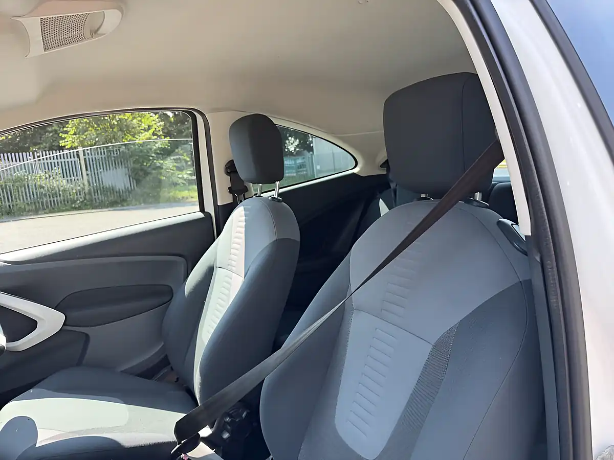 Used 2014 Ford Ka Zetec White - Interior and Exterior details 4