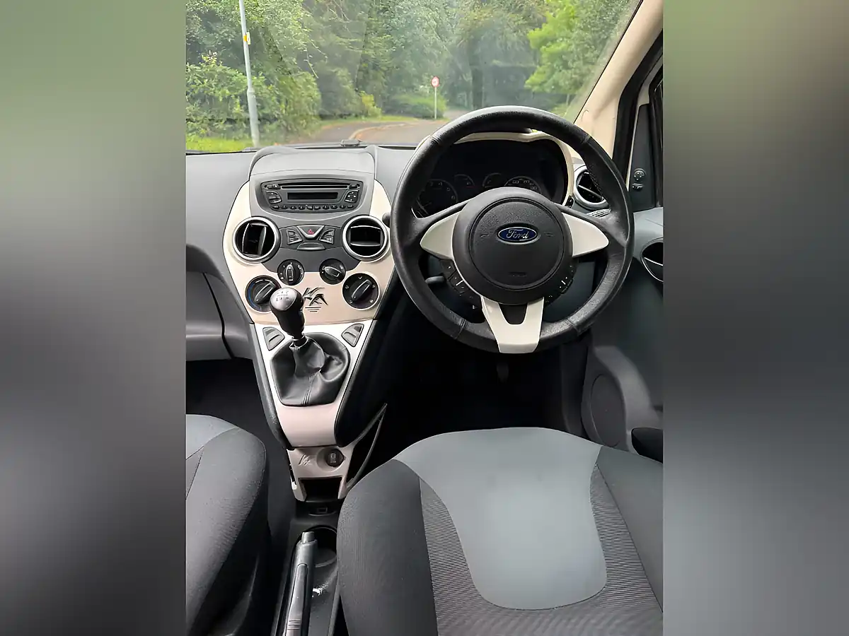 Used 2014 Ford Ka Zetec White - Interior and Exterior details 10