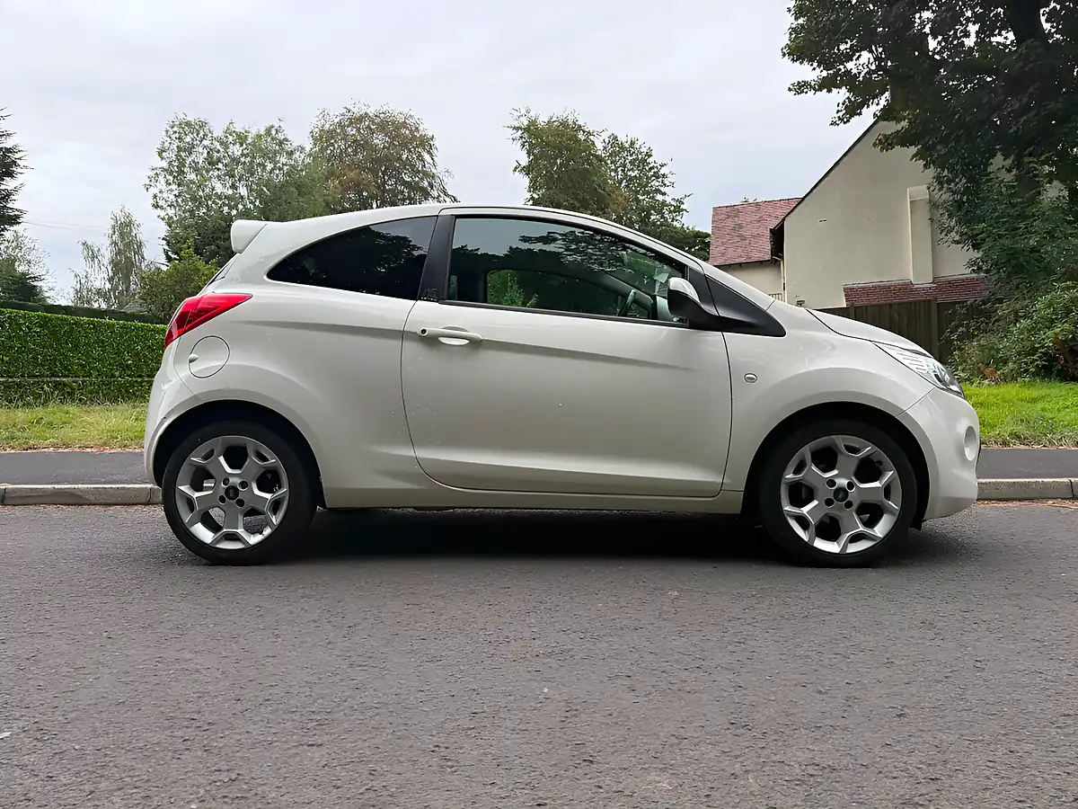 Used 2014 Ford Ka Zetec White - Interior and Exterior details 2
