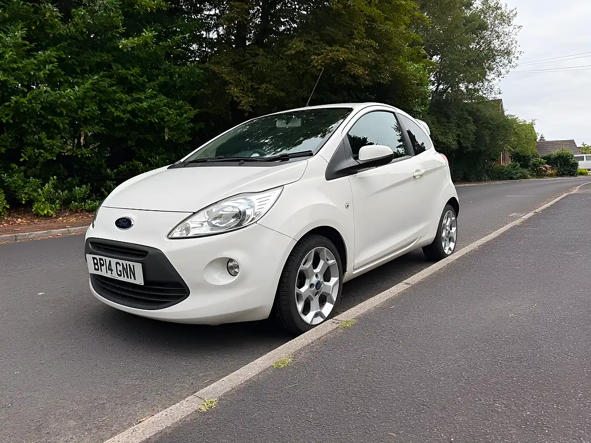 Used 2014 Ford Ka Zetec White - Interior and Exterior details 7