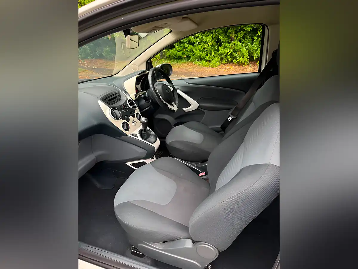 Used 2014 Ford Ka Zetec White - Interior and Exterior details 9