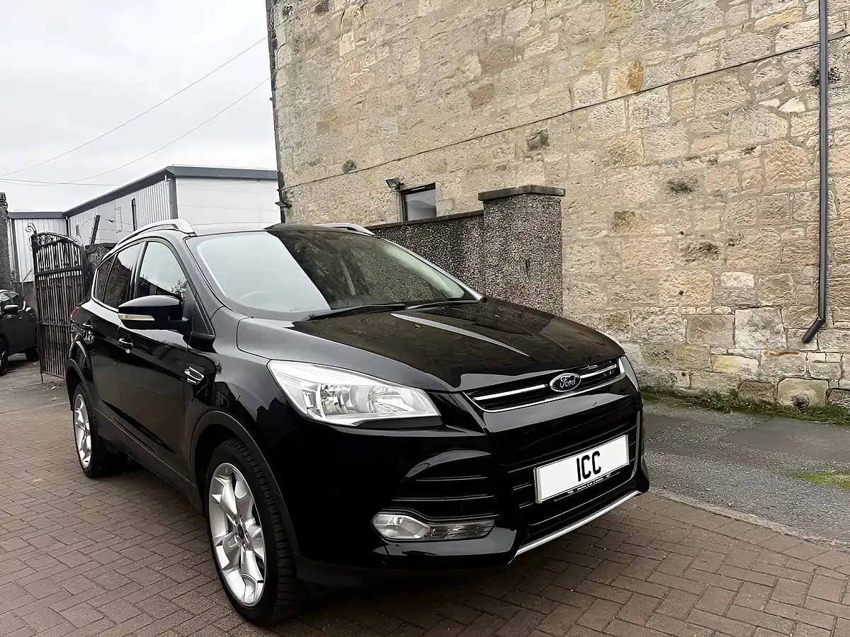 Used 2014 Ford Kuga Titanium Black - Front View