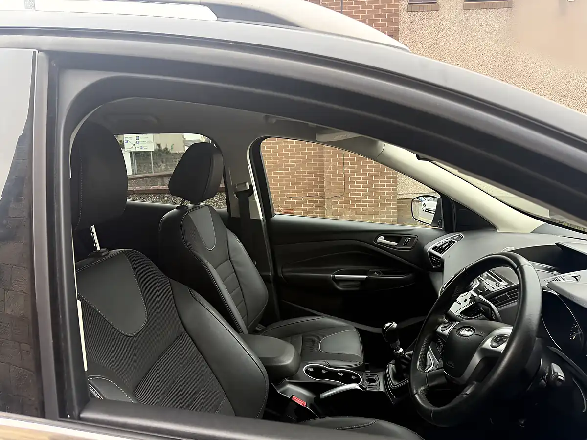 Used 2014 Ford Kuga Titanium Black - Interior and Exterior details 7